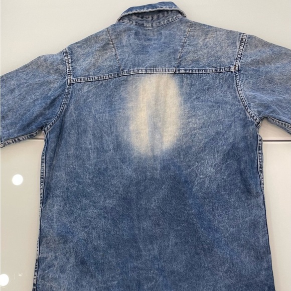 *NEW* Jean button down - Picture 3 of 4